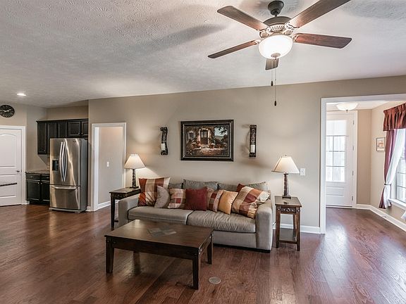 4th image of 1107 McMahan Dr S