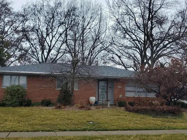 1547 Country Bend Dr, Saint Charles, MO 63303