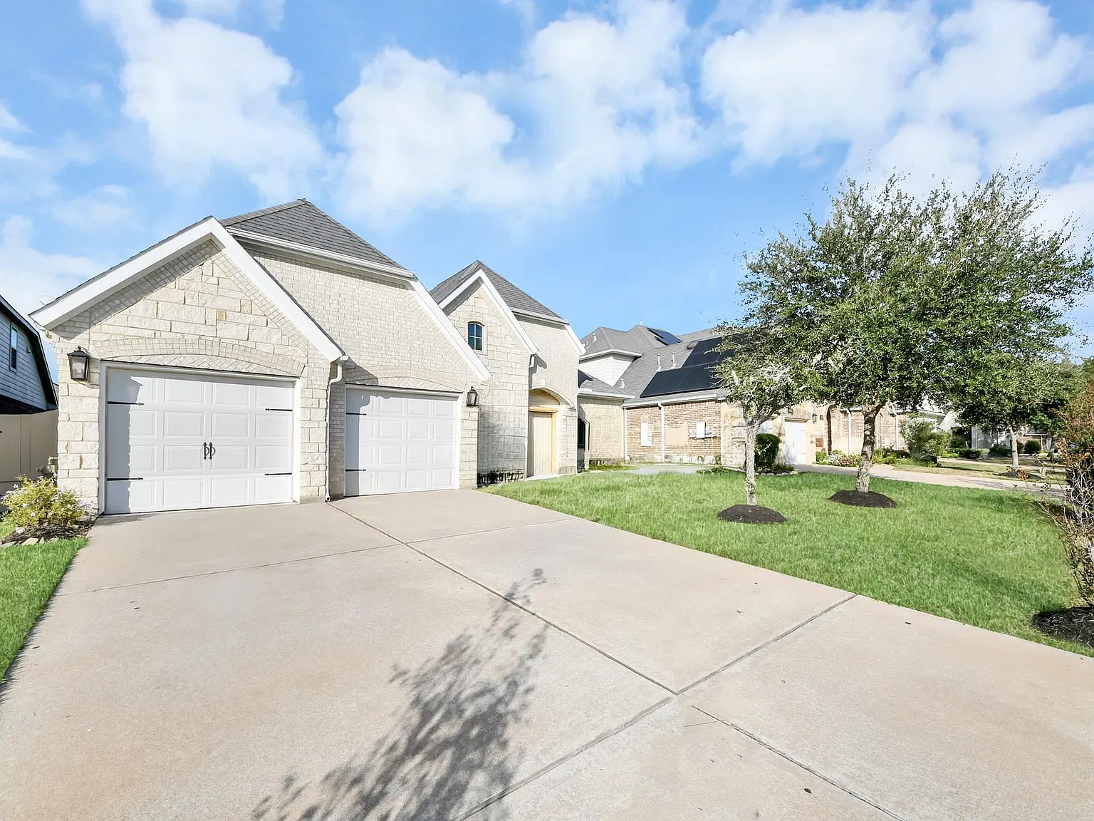 4 bed, 2.0 bath, 2324 sqft, $2,650 — Photo 4