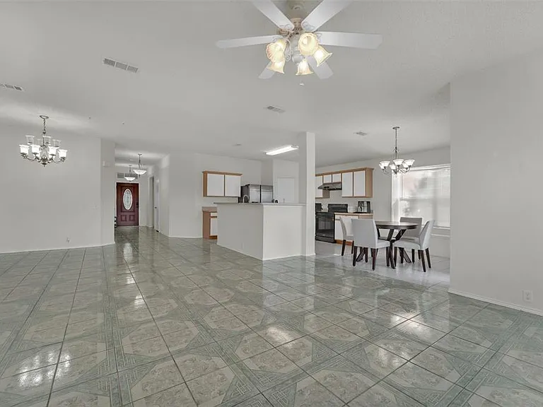 1407 Autumncrest Dr #5 — Photo 5