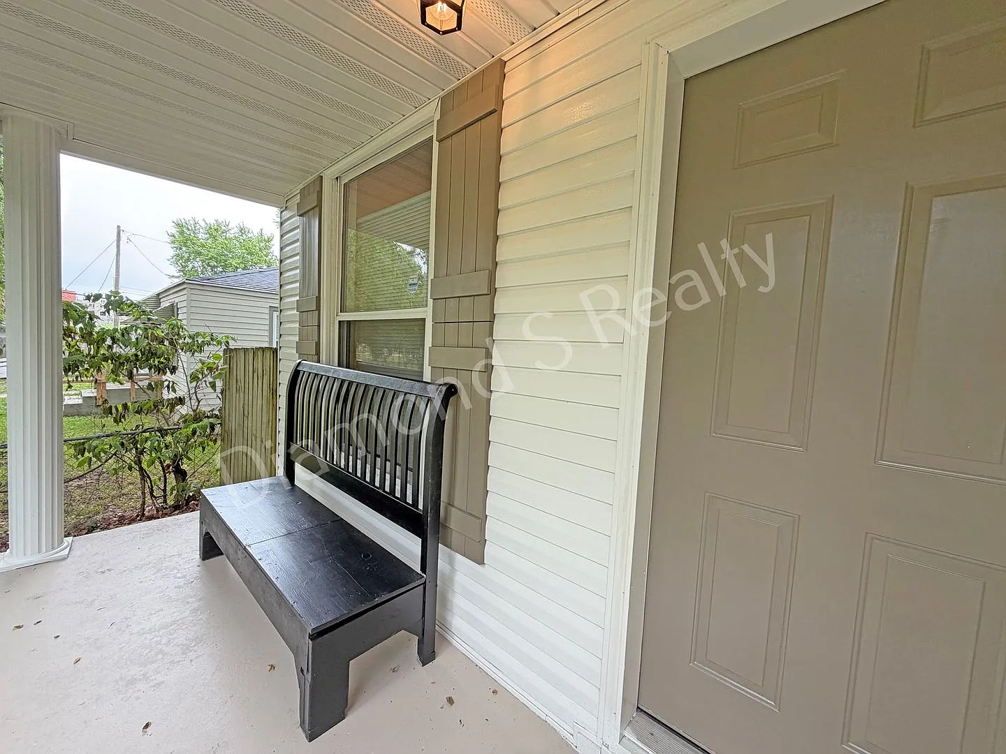 Beautifully Updated 4 Bedroom Home Available Now — Photo 3
