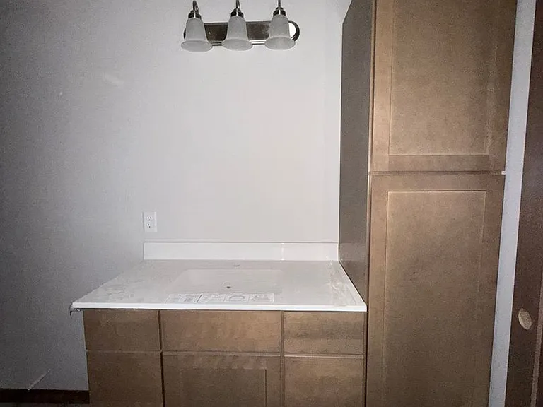 706 C Ave NE — Photo 8