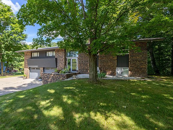 2nd image of 14160 Oak Hollow Dr