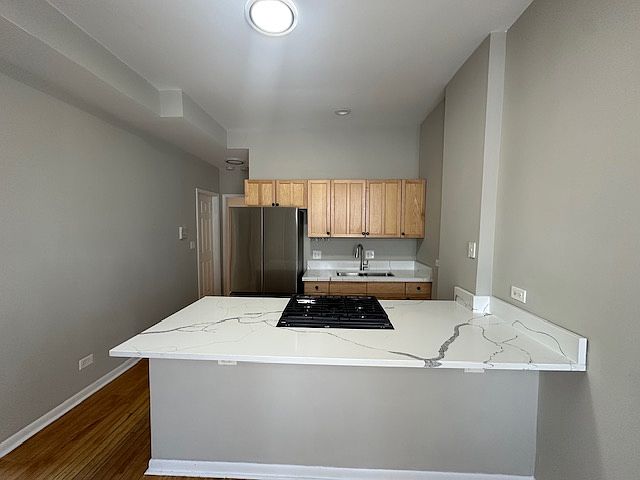 1st image of 1418 N Western Ave APT 2R