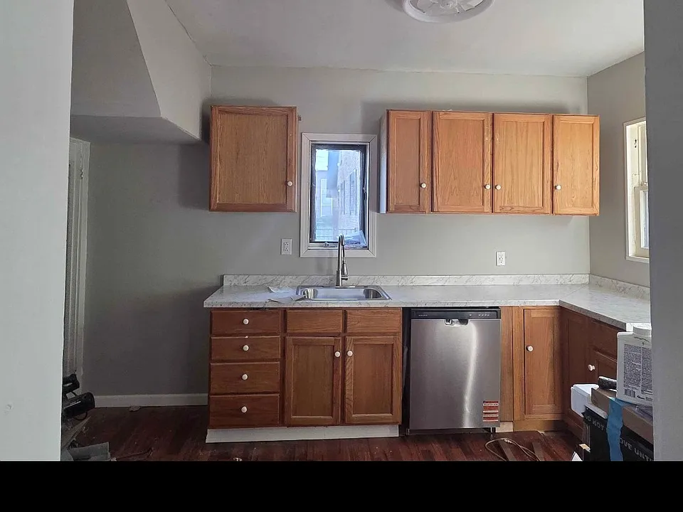 306 E 27th St