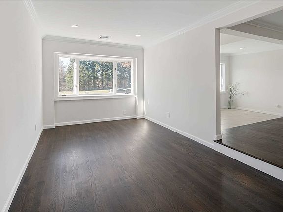 3rd image of 140 Parkside Dr