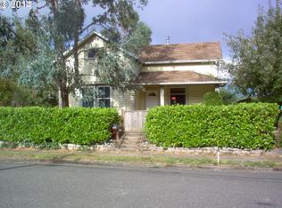 512 C St, Myrtle Point, OR 97458