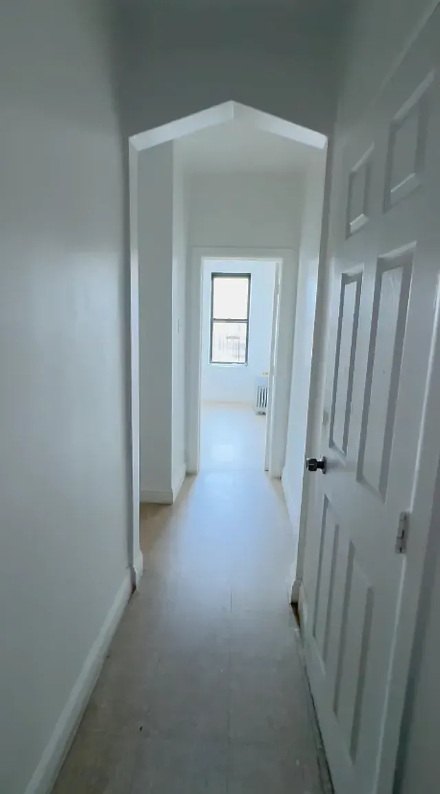 1035 Boynton Avenue — Photo 2
