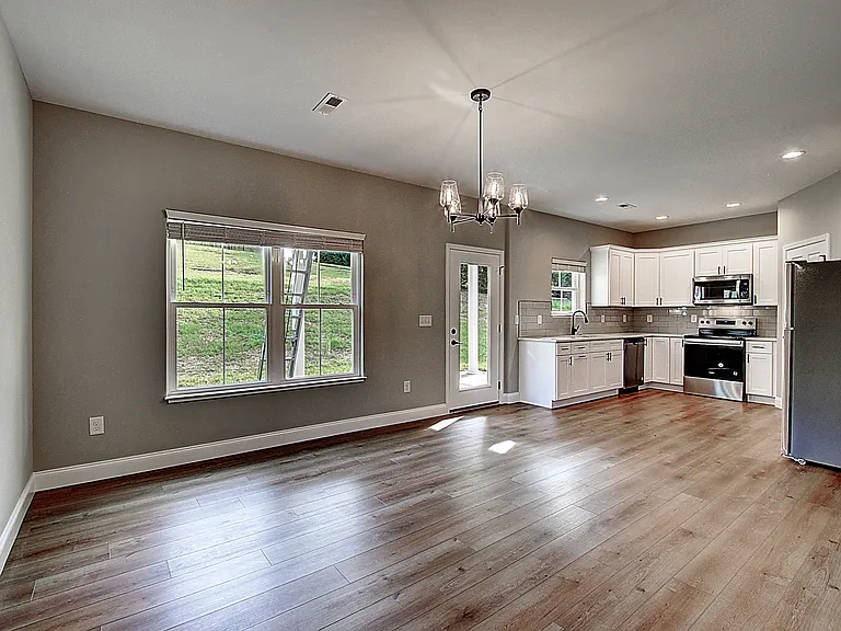 209 University Pkwy #36 — Photo 11