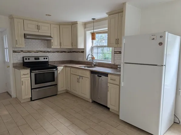 144 Lake Shore Dr, Weymouth, MA 02189