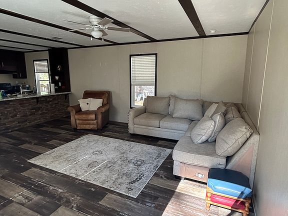 2nd image of 18 W Bayou Forest Dr