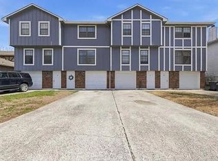 2000 SW 9th St APT B, Blue Springs, MO 64015