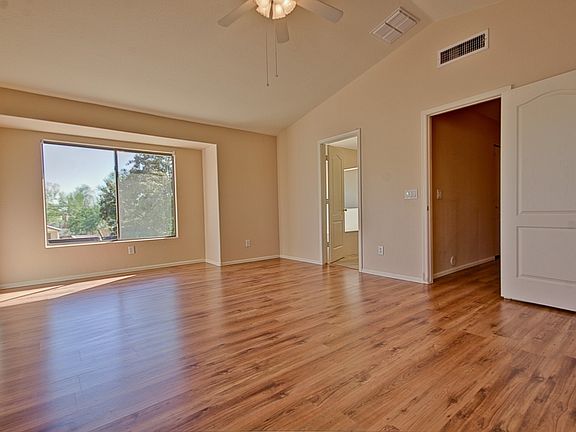 5th image of 429 N 167th Dr