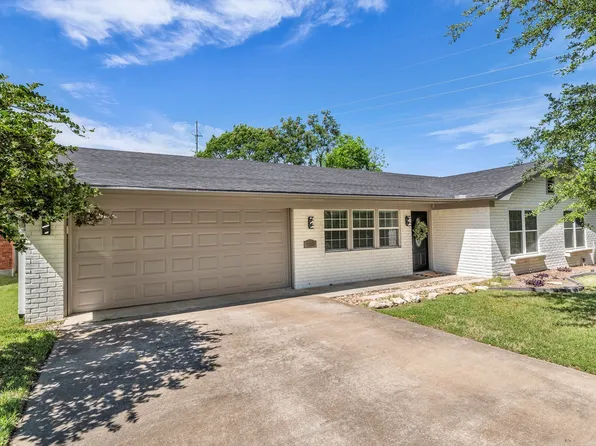 1208 Southwood Dr, Woodway, TX 76712