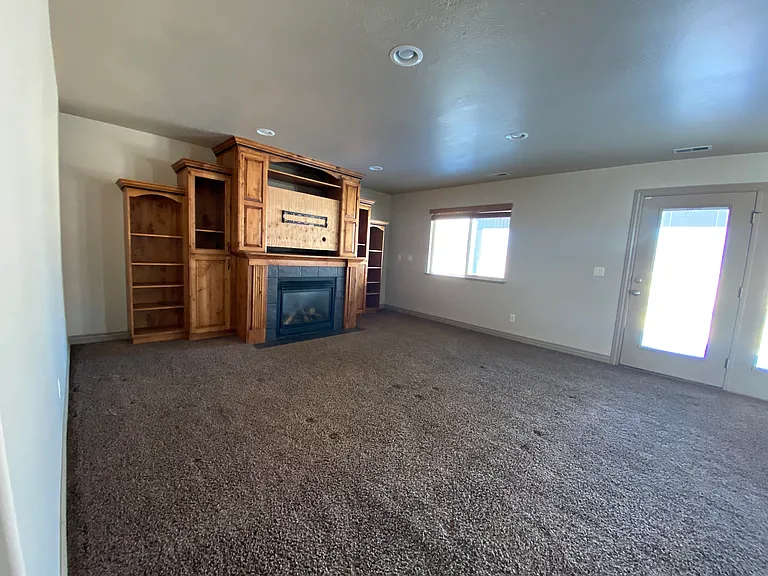 2410 E View Dr — Photo 13
