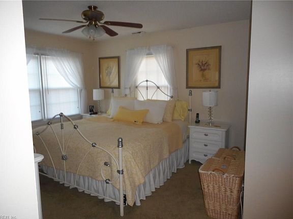 4th image of 936 Saint Andrews Reach APT A