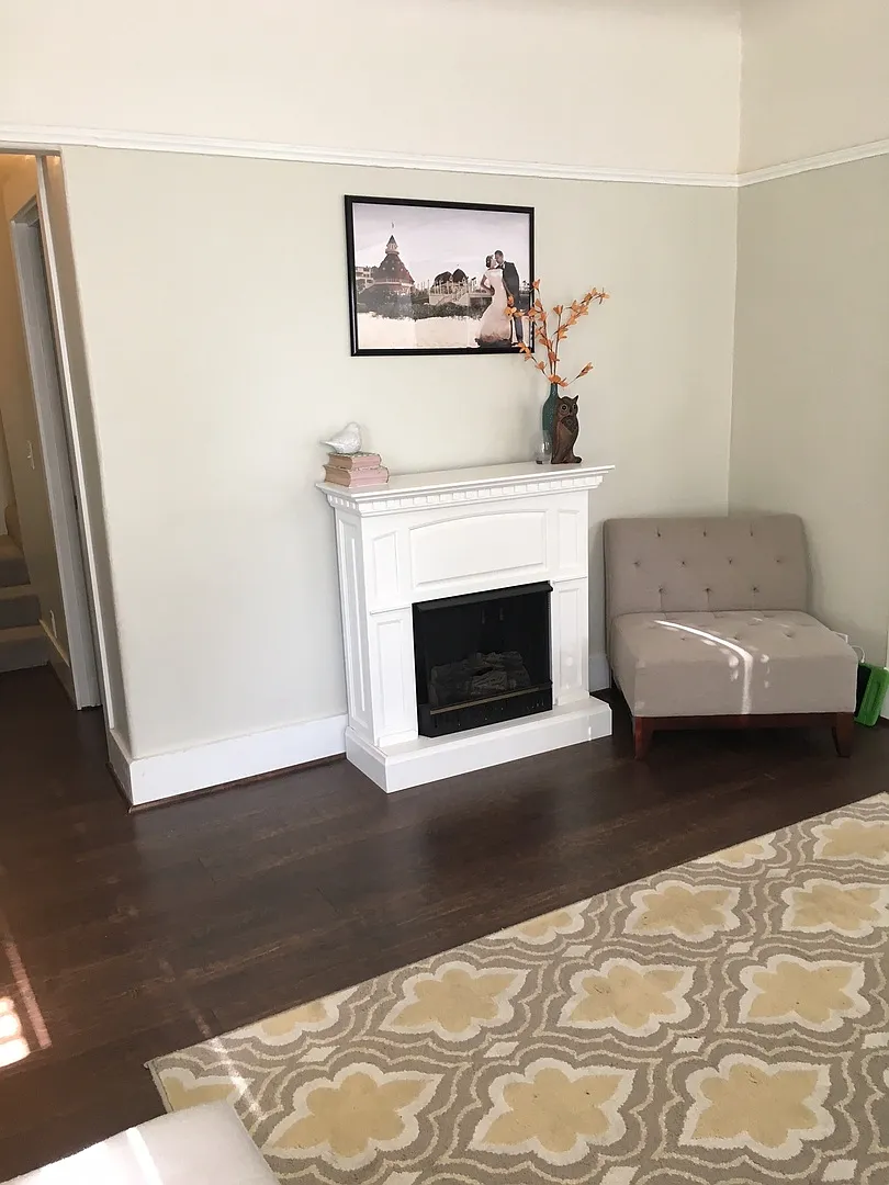 Sacramento RARE Class Act Charmer Meticulously Remodeled. Please read ENTIRE ad prior to contacti... — Photo 3