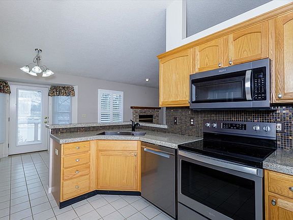 3rd image of 2118 Farnsworth Dr