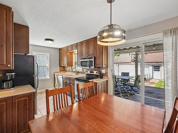 4th image of 1017 Marston Ave