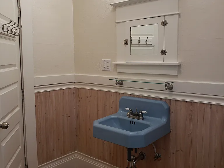 4512 N Commercial Ave — Photo 11