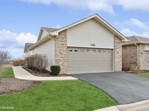 1166 Mandalay Ln, Bolingbrook, IL 60490