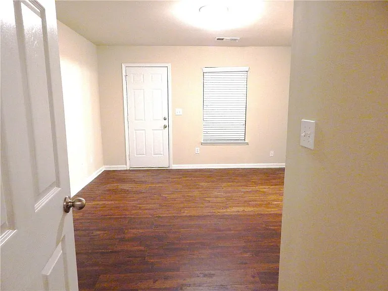 2199 Landing Walk Dr — Photo 7