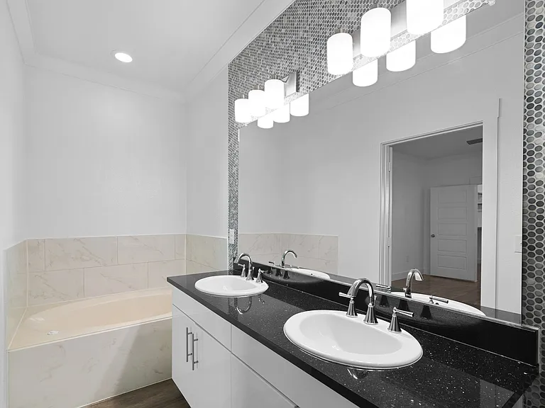 Floor Plan 6 Luxury Bathroom | Conroe Apartments | The Towers Woodland Floor Plan 6 Luxury Bathroom | Conroe Apartments | The Towers Woodland