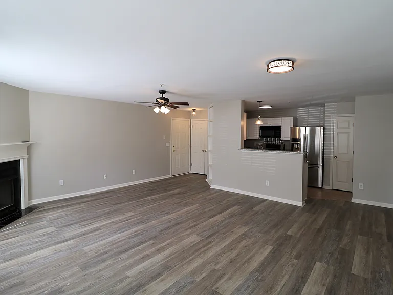 111 Mill Pond Dr — Photo 2