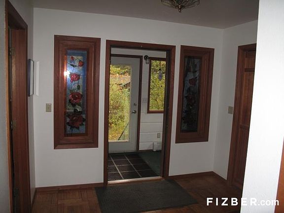 3rd image of 186 Stowe Dr