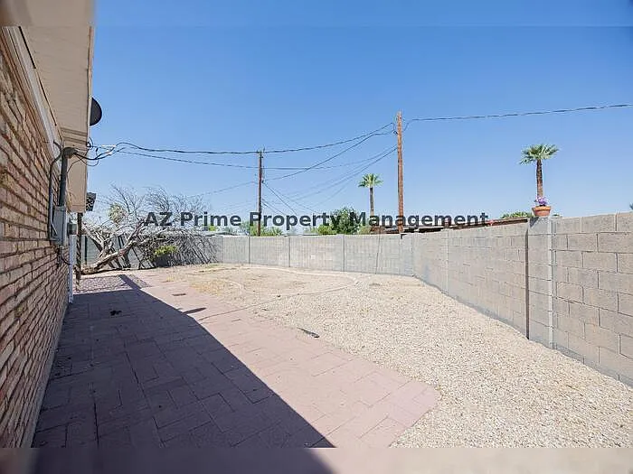 2130 W Cortez St — Photo 24