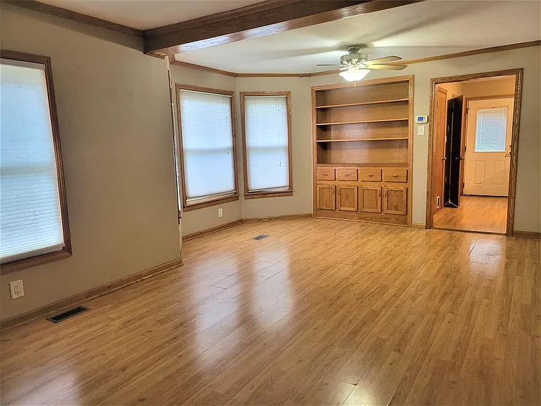 52 N Glenwood Ave — Photo 2