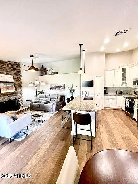 4 bed, 2.0 bath, 2158 sqft, $3,199 — Photo 2