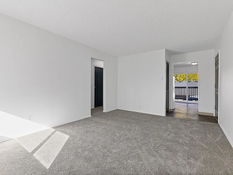 Green Tree Apartments — Photo 4