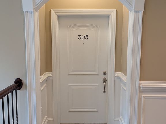 5th image of 134 Sunset Cir APT 305