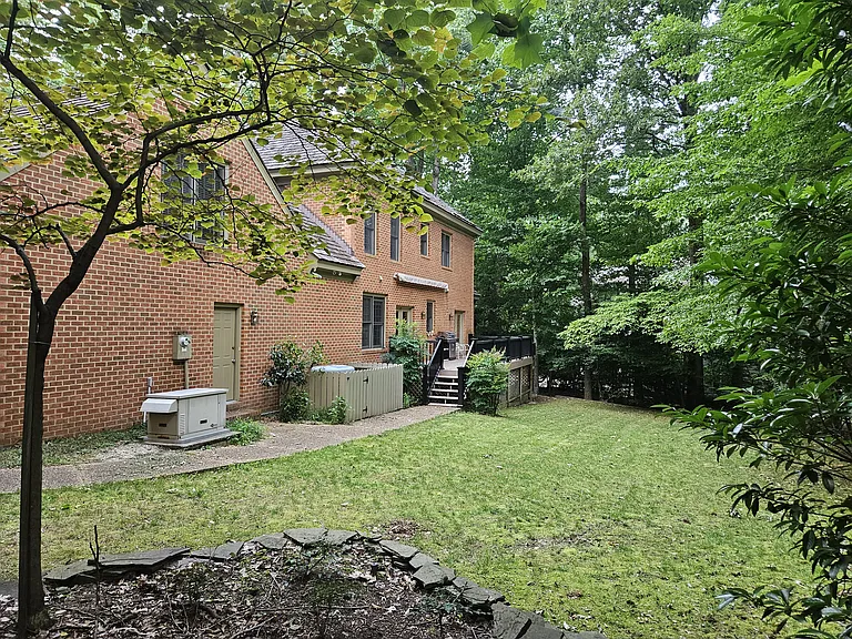125 Woodmere Ct — Photo 34