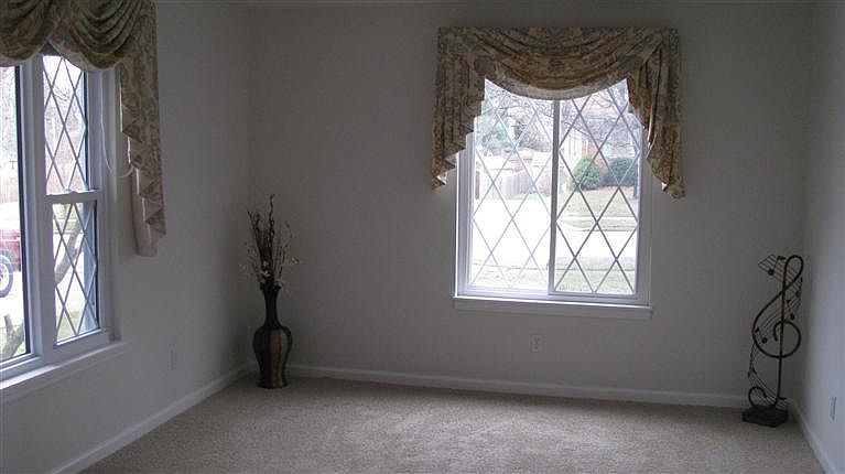 2nd image of 3393 Carriage Ln