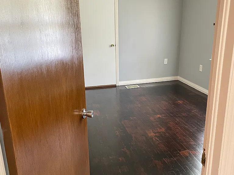 1712 Meadowview Dr — Photo 6