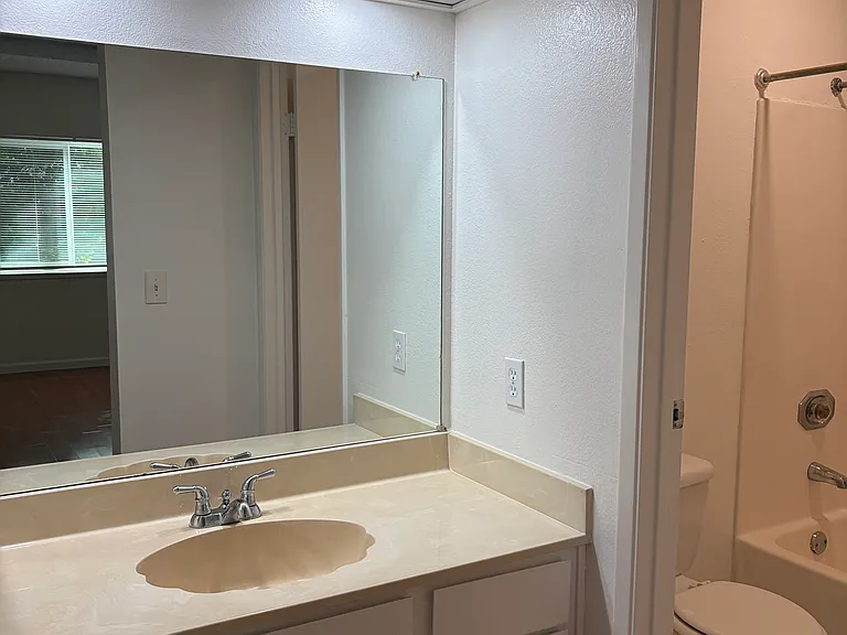 120 Hackamore Ln — Photo 4