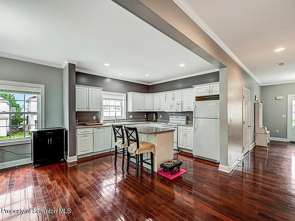 3rd image of 1234 Bryn Mawr St APT 16