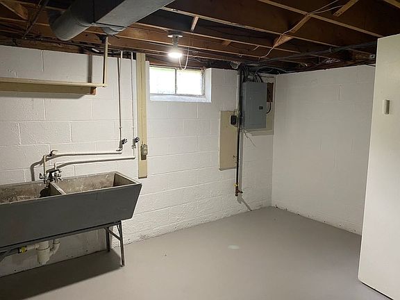 4th image of 85 Underwood Ave