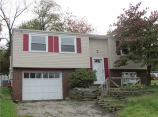 216 Mount Manor Rd, Manor, PA 15665
