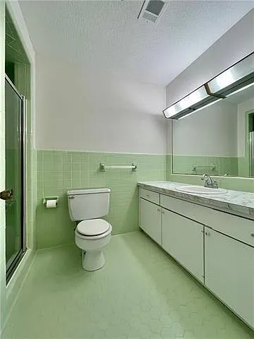 921 Ridgelake Dr — Photo 20
