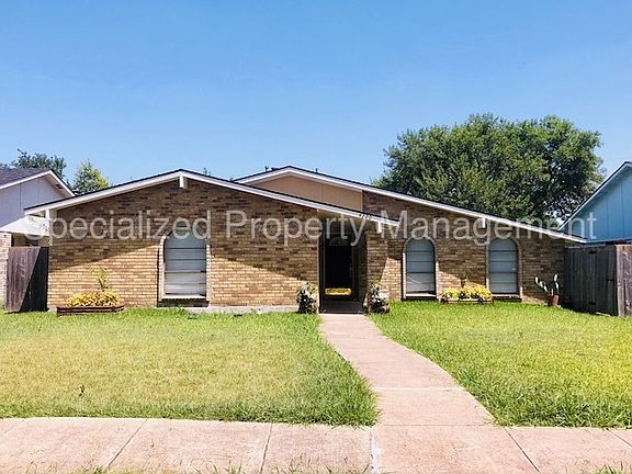 2nd image of 4220 Woodbluff Dr