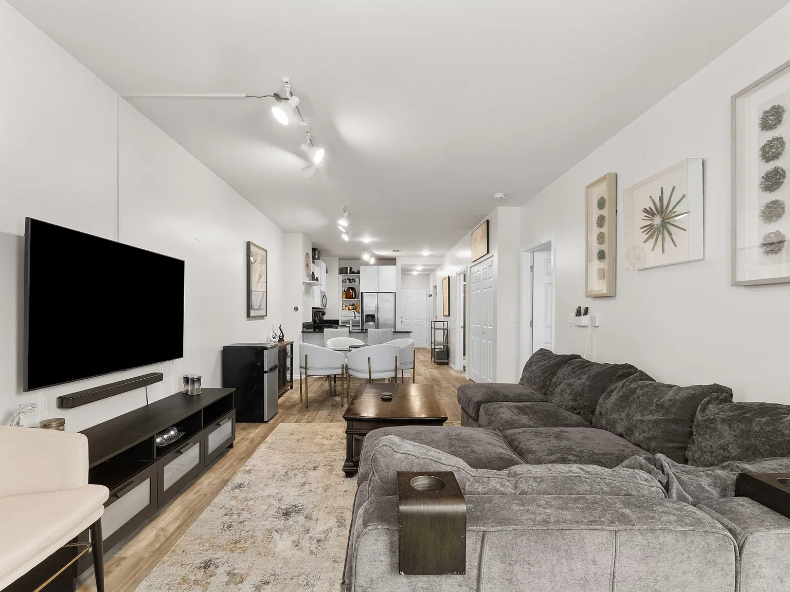 520 N Halsted St — Photo 4