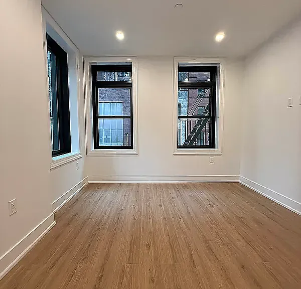 307 W 39th St #B3 — Photo 2