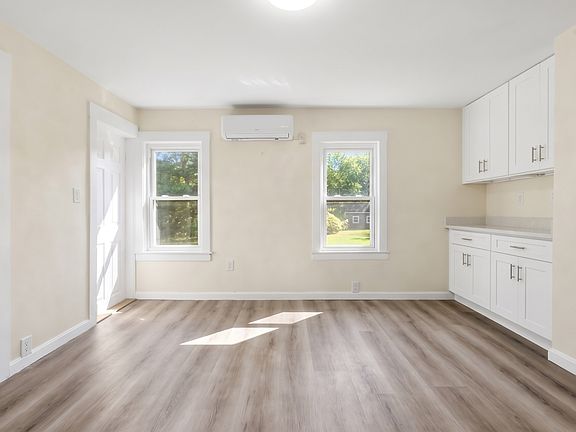 5th image of 18 Aldrich Rd Unit 1