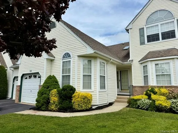 2807 Eve Ann Drive, Port Jefferson Station, NY 11776