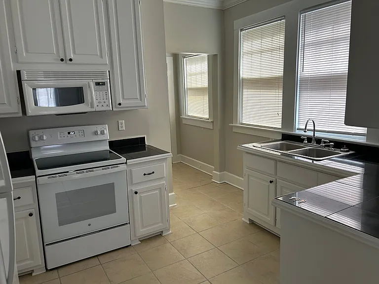 1104 Belleview St — Photo 20