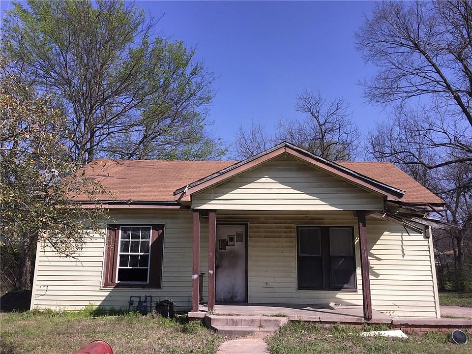 1st image of 415 Giraud St