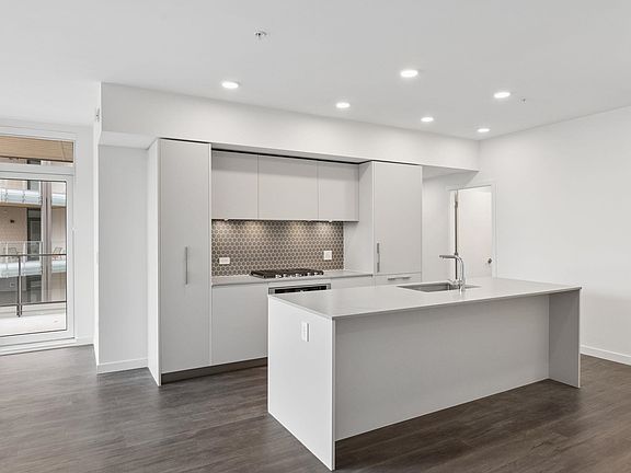 5th image of 1500 Scott Cres #421